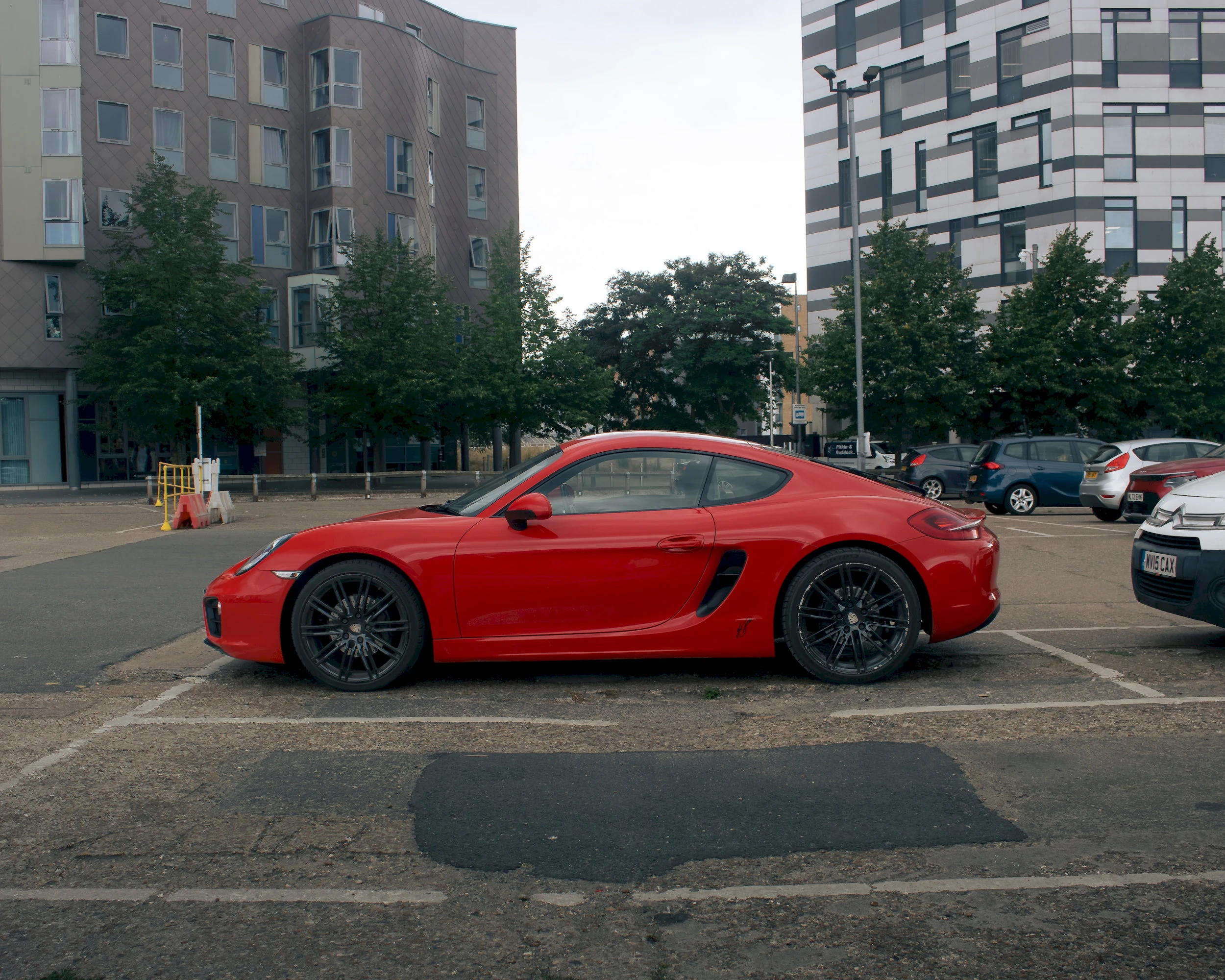 One-to-one Porsche Cayman automotive photography by ETC_PHOTOS